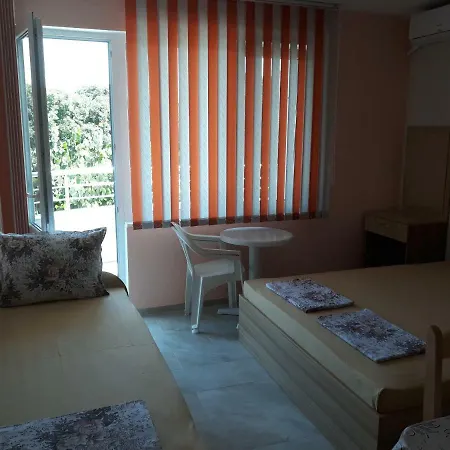 Къща Веселина Guest house *
